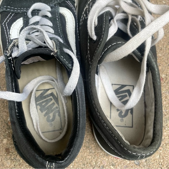 VANS Women’s Mismatched Black White Old Skool Sneakers Classic Size 6 - Picture 8 of 11